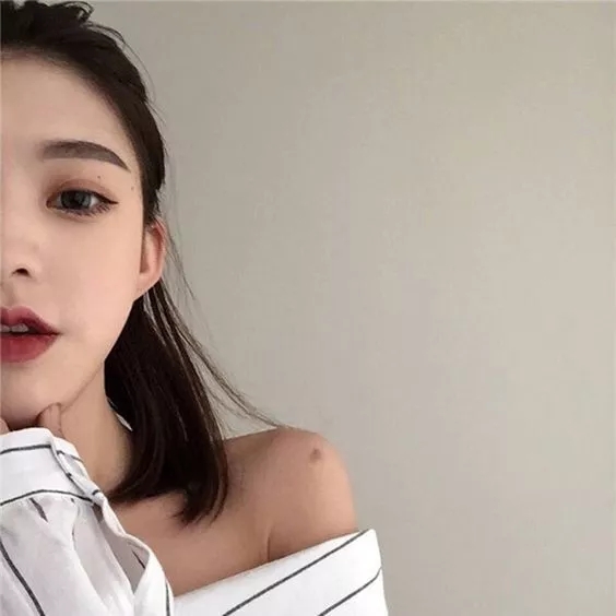 女生自拍教學(xué)你get多少？！今天就教你16招自拍Pose