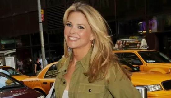 超模Christie Brinkley她被稱(chēng)為“超模奶奶”因此不顯老青春永駐！